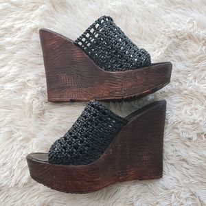 Like new wood carved netted wedges size 40 victoria perez
